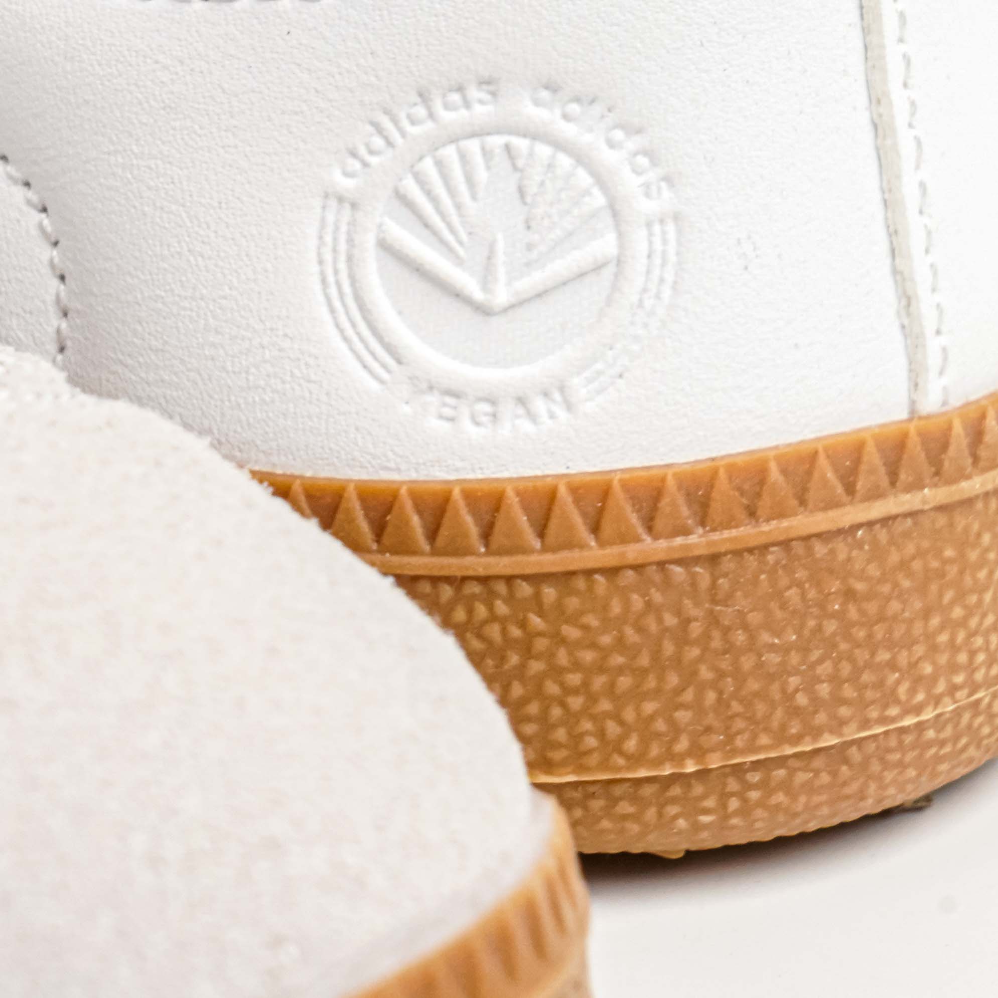 Core White/Maroon