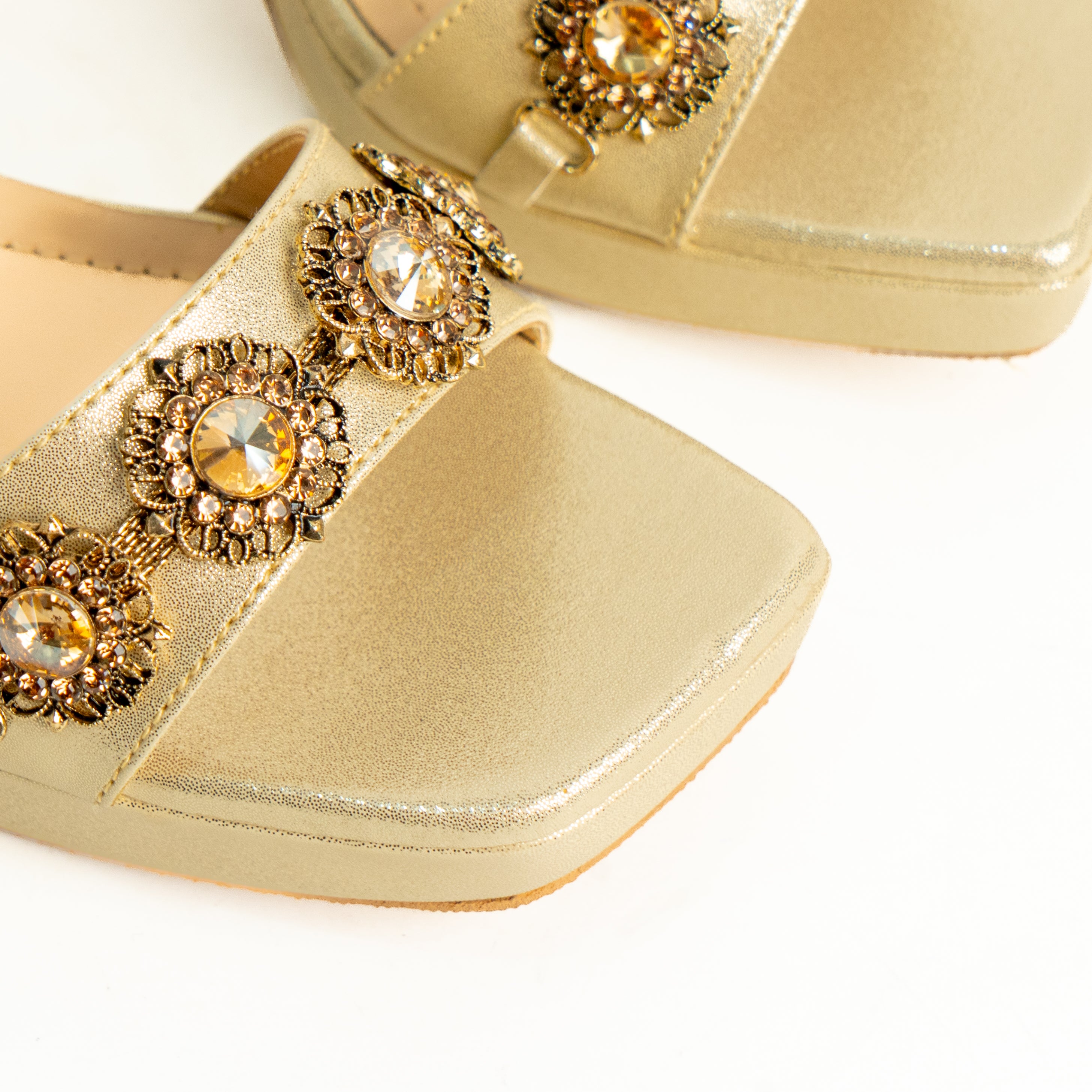 Aurelia Gold