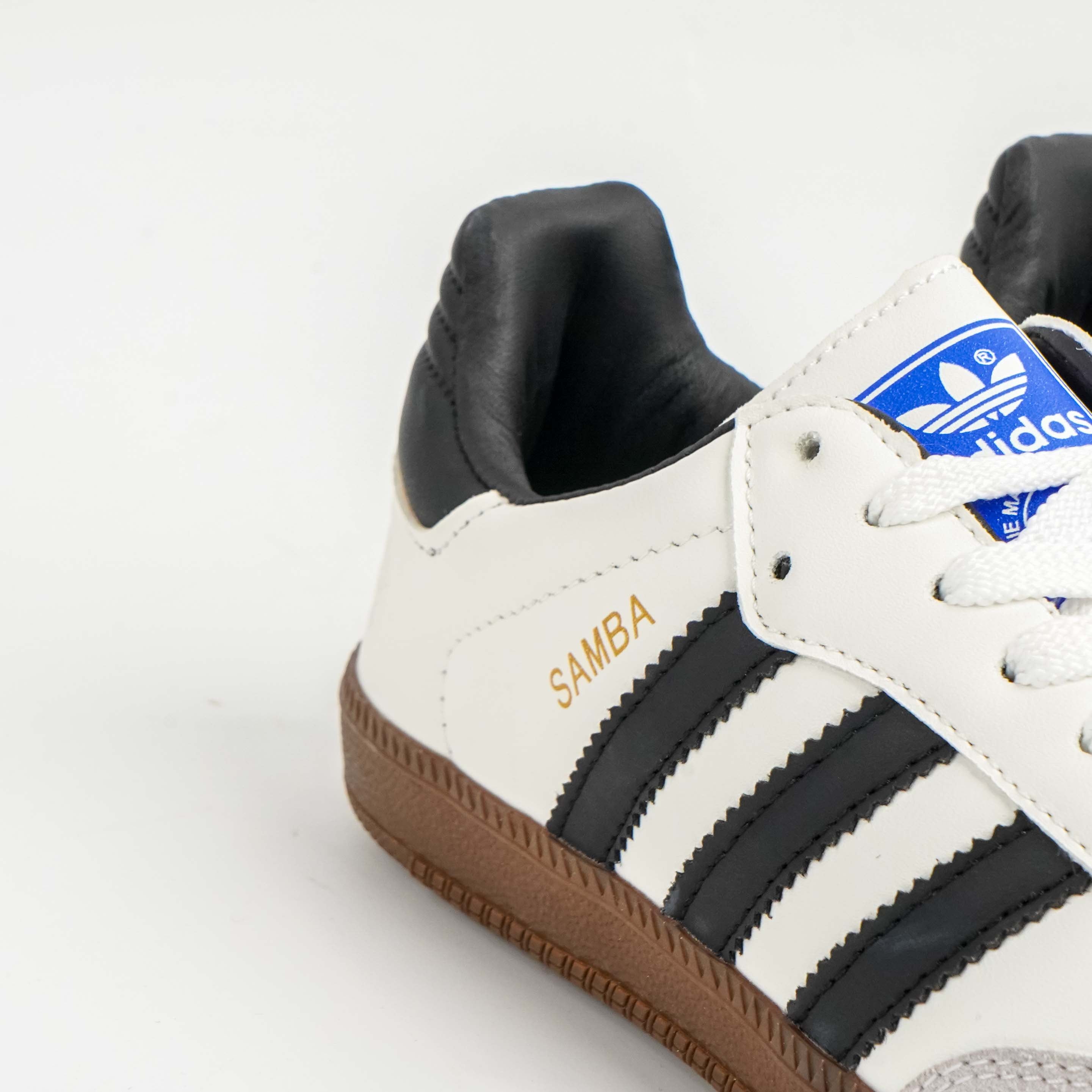 Core White/Black