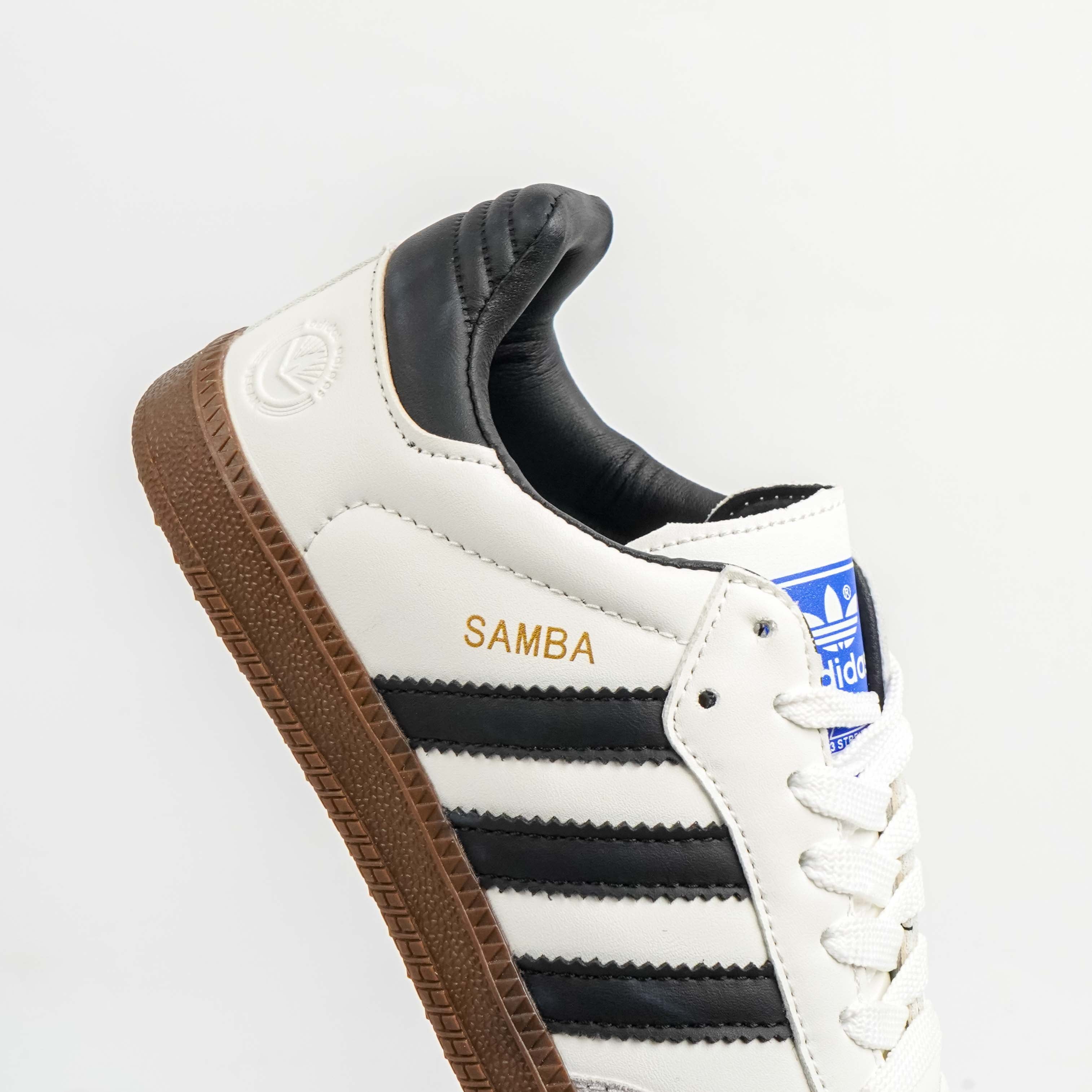 Core White/Black